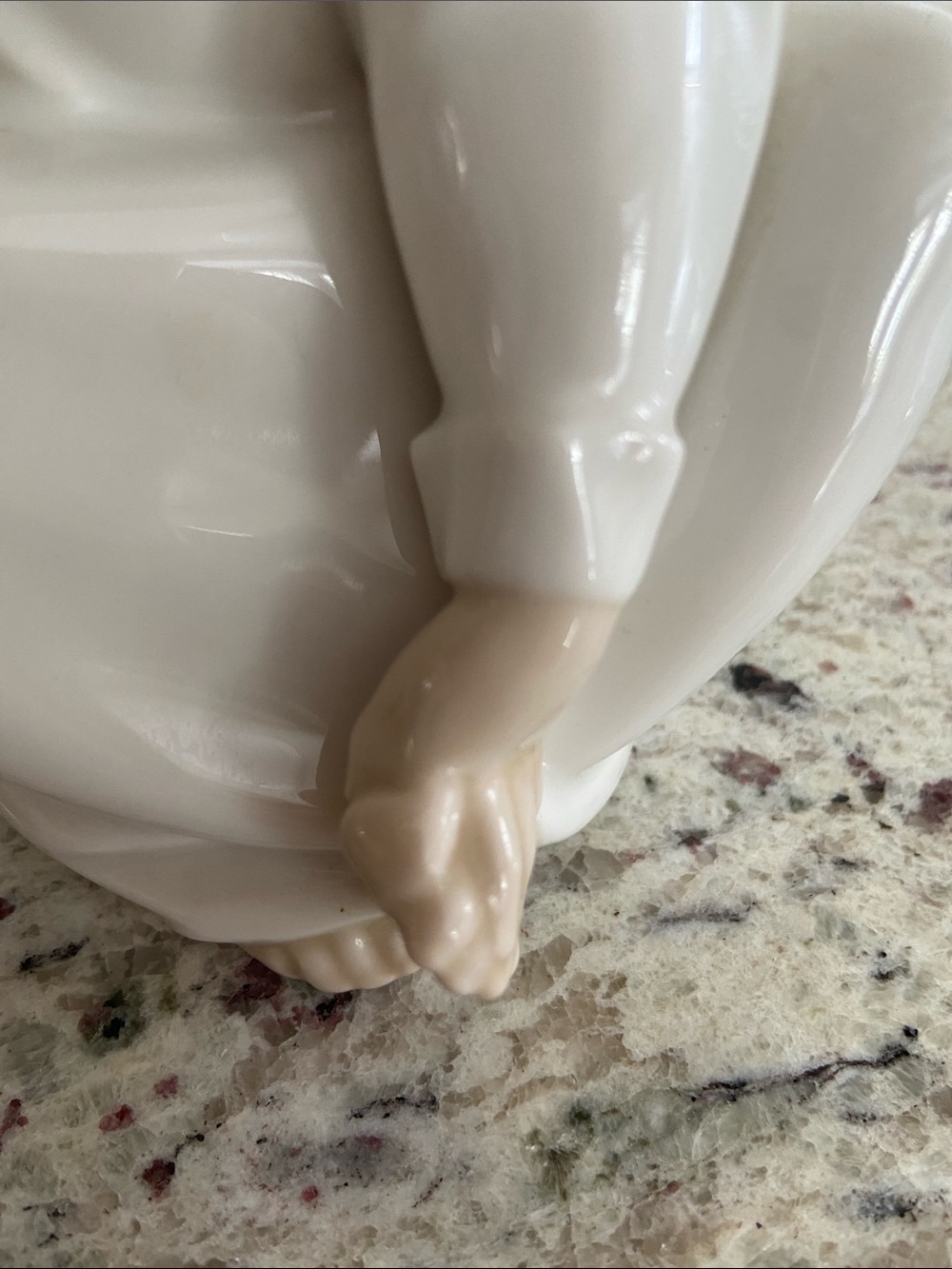 Lladro Porcelain Sleeping Angel Figurine in White and Light Brown - Picture 9 of 9